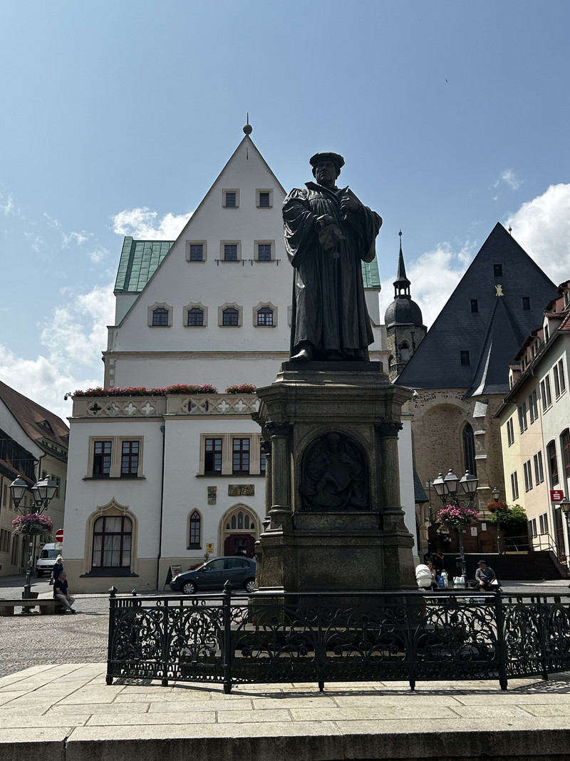 Luther Denkmal auf dem Markt in Eisleben