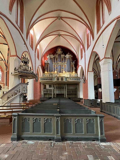 Innenraum mit Furtwängler-Hammer-Orgel