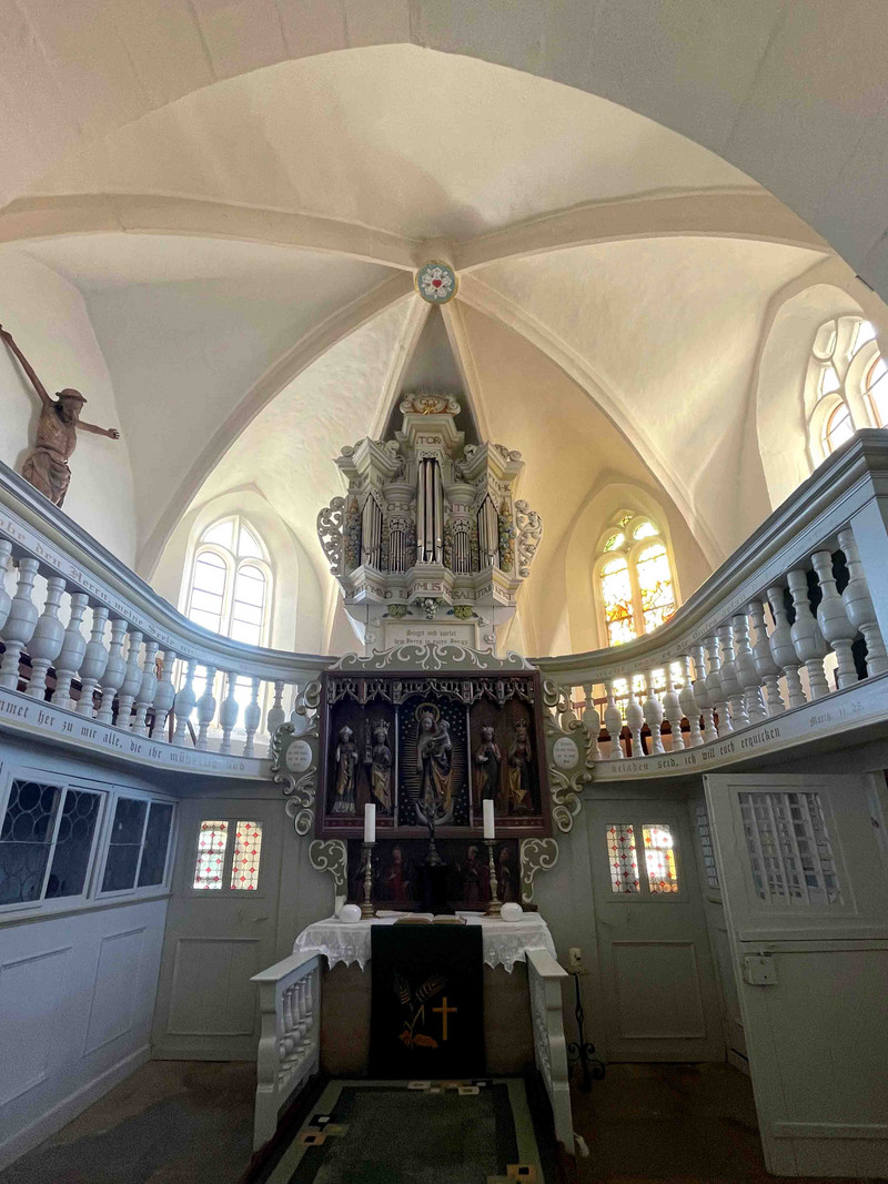 Altar und Zehm-Orgel