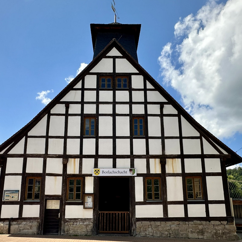 Gebäude eines Borlachschachtes