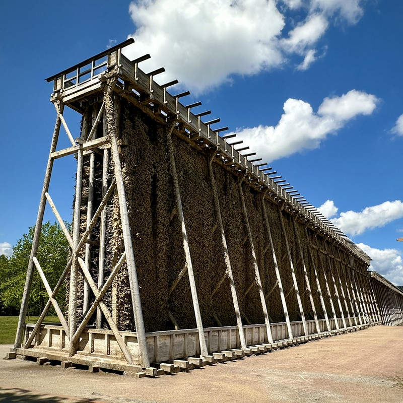 seitliches Bild vom Gradierwerk