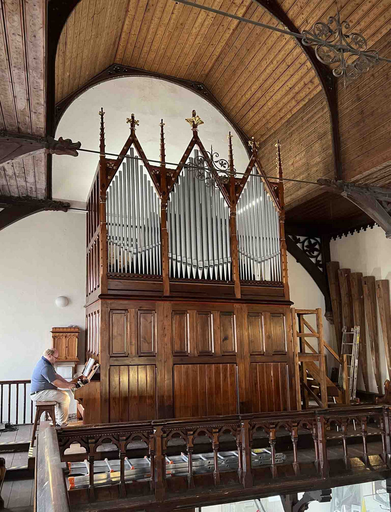 Innenraum mit Ladegast-Orgel
